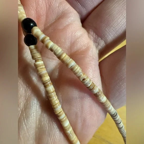 Native Carved Mother of Pearl MOP Bird Shell Necklace - Picture 6 of 6